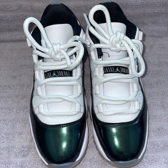 Air Jordan 11 low “Easter” white/emerald sz 8.5 - Picture 1 of 7
